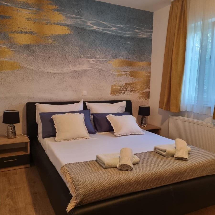 Miocic Apartment *